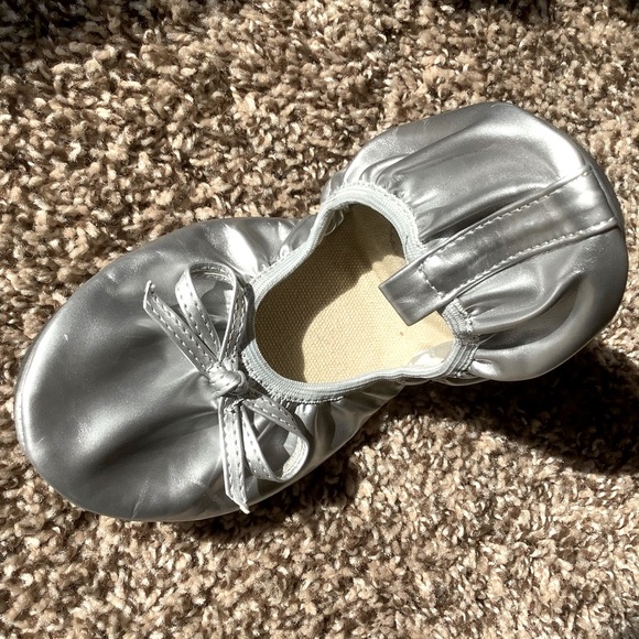🛍3/$15 SALE.    Foldable, packable silver flats - Picture 5 of 5